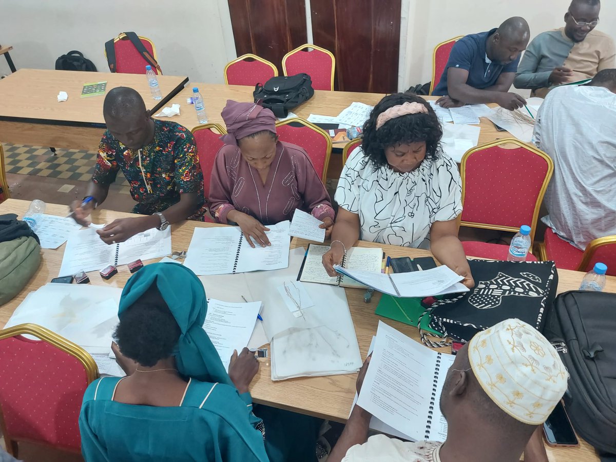 HerbierGuinee (@herbierguinee) on Twitter photo Avant dernier jour de la formation sur l'identification des familles de plantes tropicales avec <a href="/CharlotteCouch1/">Charlotte Couch</a> <a href="/anaritagsimoes/">Ana Rita Simões</a> et Ehoarn Bidault <a href="/mobotgarden/">MO Botanical Garden</a>. Demain c'est l'examen donc les étudiants font tout leur possible pour apprendre les caractères clés! Avant dernier jour de la formation sur l'identification des familles de plantes tropicales avec <a href="/CharlotteCouch1/">Charlotte Couch</a> <a href="/anaritagsimoes/">Ana Rita Simões</a> et Ehoarn Bidault <a href="/mobotgarden/">MO Botanical Garden</a>. Demain c'est l'examen donc les étudiants font tout leur possible pour apprendre les caractères clés!