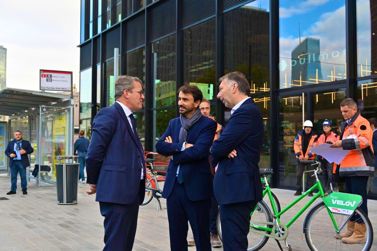 durovray's tweet photo. 🚴‍♀️✅ Les 12 « voies lyonnaises » relieront les communes périphériques au cœur de l’agglomération de #Lyon : une belle alternative à la voiture, surtout quand elles sont pensées comme un véritable réseau de #transport en commun. 

Valorisons ces initiatives : le Fonds Vert y contribue à hauteur de 9 millions € ! Bravo aux élus.