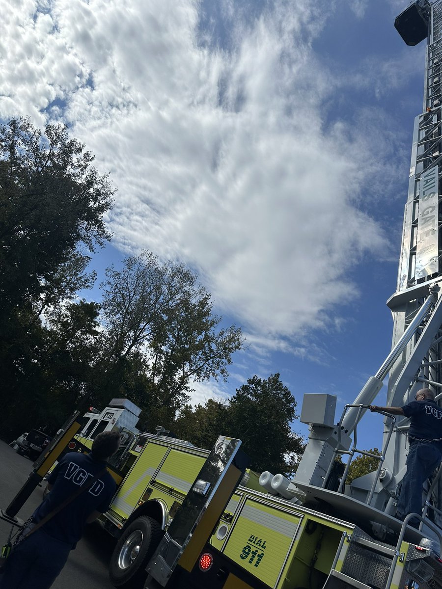 VailsGateFD's tweet image. Best part about back to school? Fire prevention! Our crews were happy to teach the children of Vails Gate School &amp;amp; Playtime Daycare all about firefighters and the important job we do! 🚒🔥