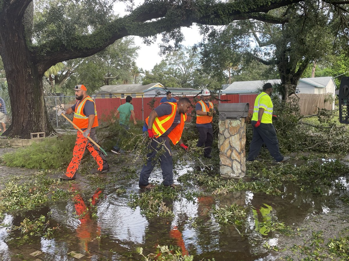 CityofTampa's tweet photo. RECOVERY AT WORK🚜: Our crews are still at work removing downed trees from roadways &amp; rights-of-way. 

🌳 Call 833-872-4636 to report downed trees blocking roadways/rights-of-way.

🌳 If the tree is touching/on a downed power line, report it to @TampaElectric now: 877-588-1010 https://t.co/7KM7JduWLZ