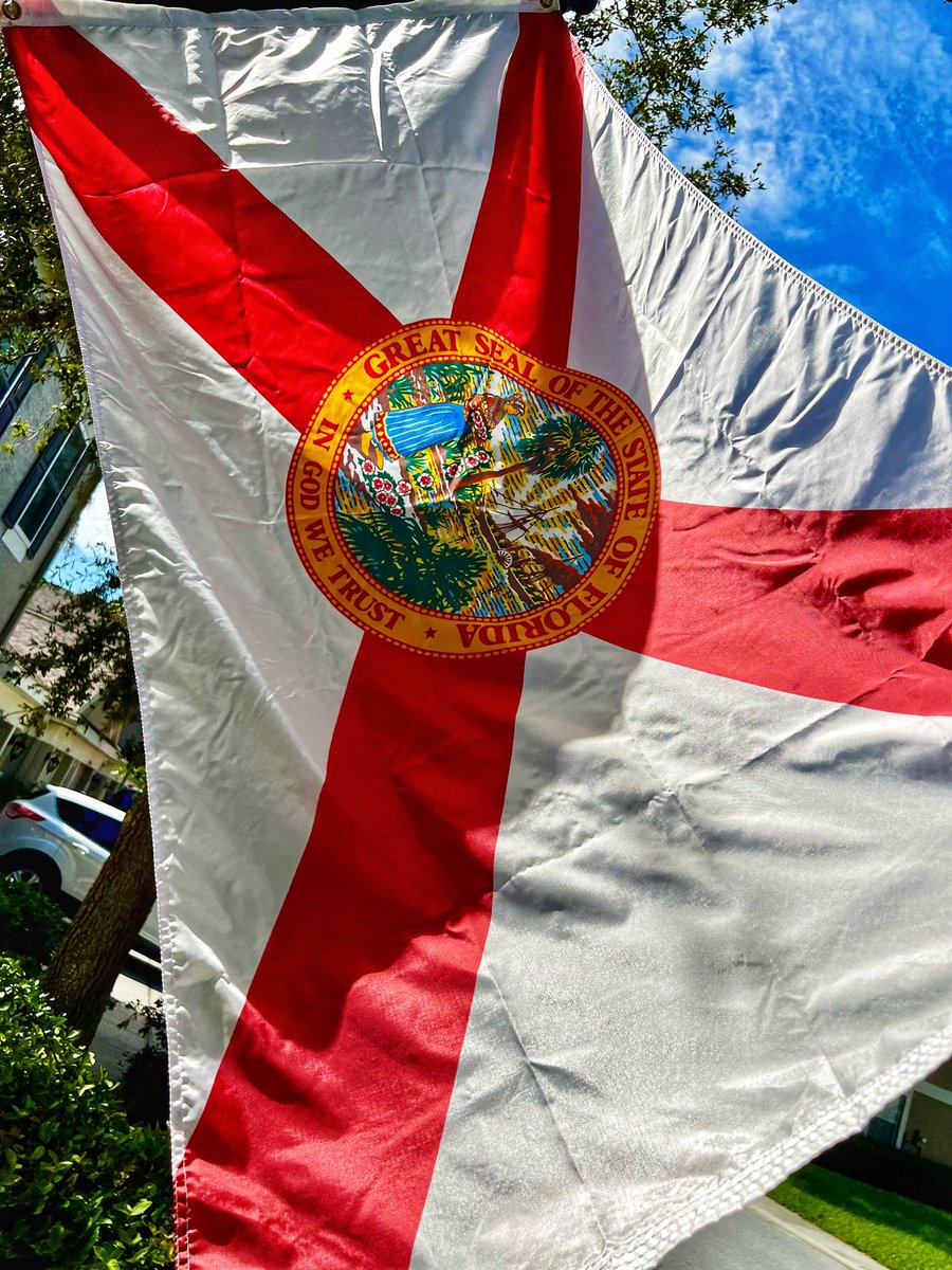 CharleyBelcher's tweet image. Flying this in honor of my fellow Floridians today. The ones left standing and the ones who need help up. Others make jokes about us, and wonder why we would live here and deal with what we do sometimes. Those who love this state as much as I do know the answer. #FloridaStrong