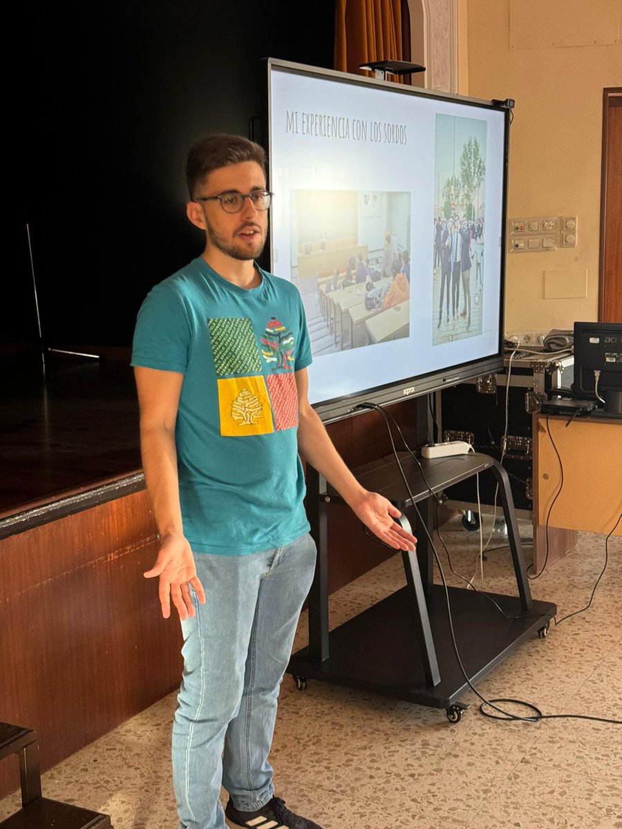 CgioStaIsabel's tweet photo. 6º de Primaria hemos realizado un taller sobre la #lenguadesignos. Nos ha llevado a ponernos en la piel de las  personas que la utilizan. Ha sido muy motivador el aprender algunos signos básicos esta lengua y comunicarse a través de ellos. #inclusion 
👉https://t.co/1v8ddKO2zH https://t.co/mmiOYoiW4K