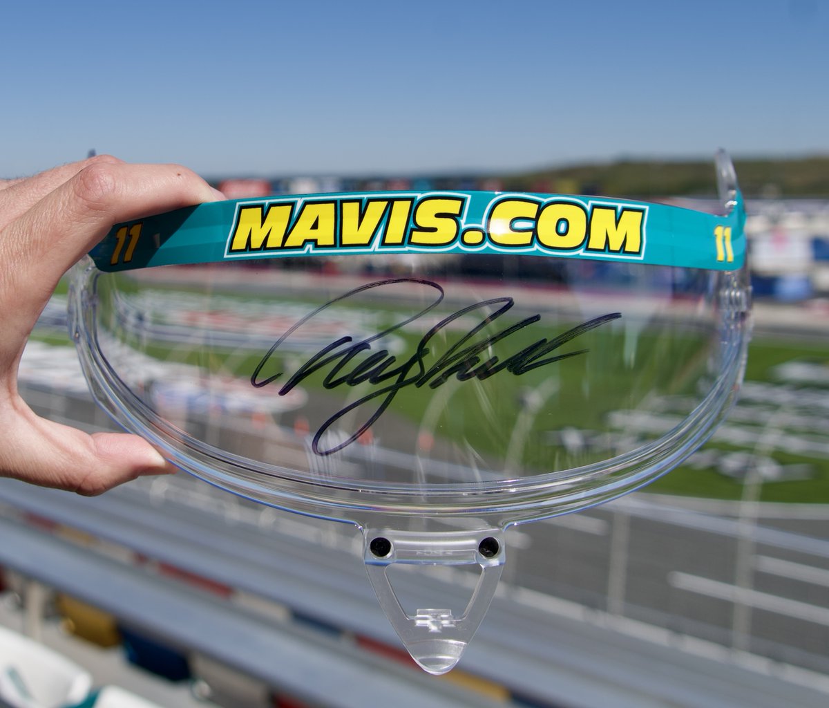 RacingAmerica's tweet image. 𝗙𝗥𝗜𝗗𝗔𝗬 𝗚𝗜𝗩𝗘𝗔𝗪𝗔𝗬! Want to win this @dennyhamlin autographed visor? 👀

1️⃣ REPOST this post &amp;amp; REPLY with a 🏁 
2️⃣ MUST FOLLOW @JoeGibbsRacing &amp;amp; @RacerJobs

Winner will be picked at random next week! More to come! 👏