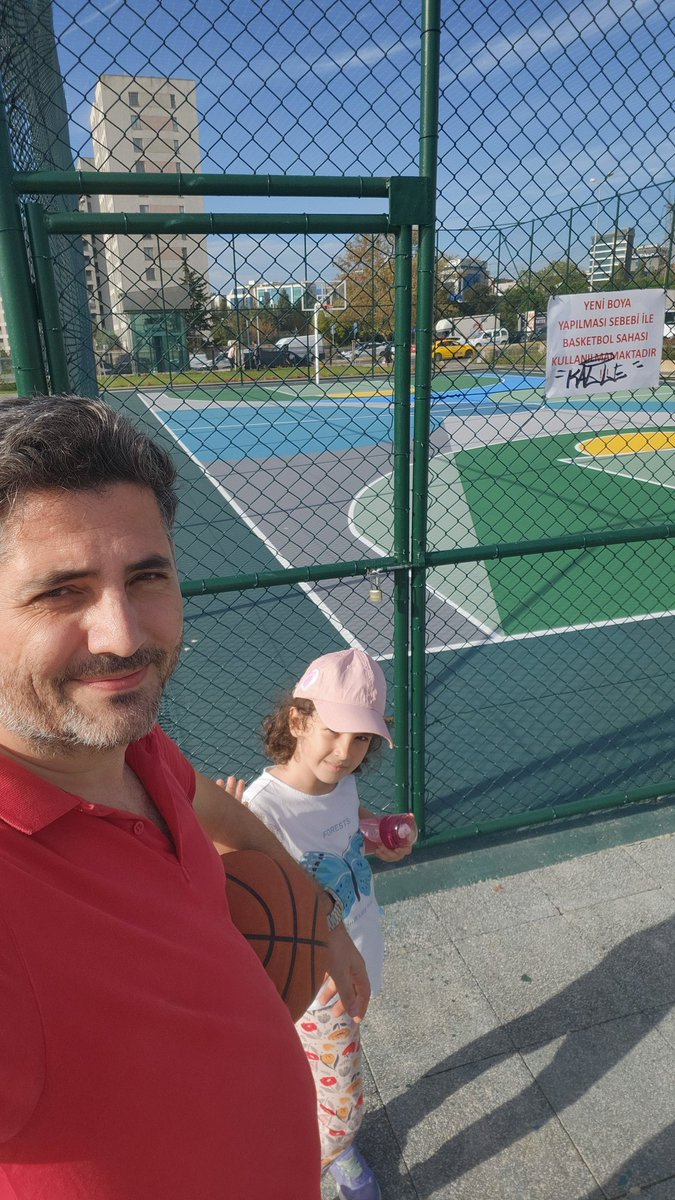 hekmens's tweet photo. @atasehirbld bu yaptığınız basketbol sahası yaklaşık bir aydır boyalı diye kapalı duruyor... Ne zaman açılacağını da bilmiyoruz herhangi bir bilgi yok siz biliyorsanız bizimle paylaşabilir misiniz? https://t.co/TUzT8zrKMH