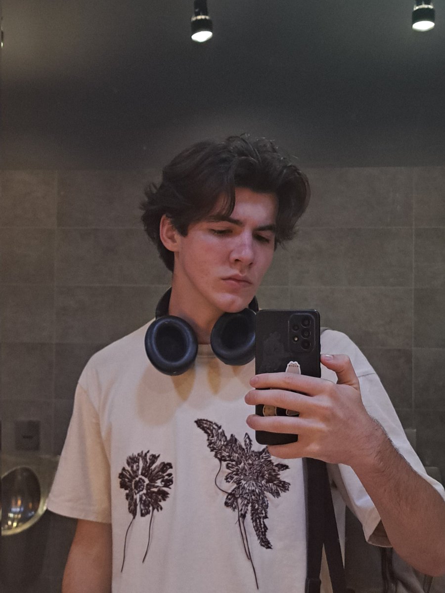 skipperatio's tweet image. Hi chat do you like this self portrait I worked really hard on it