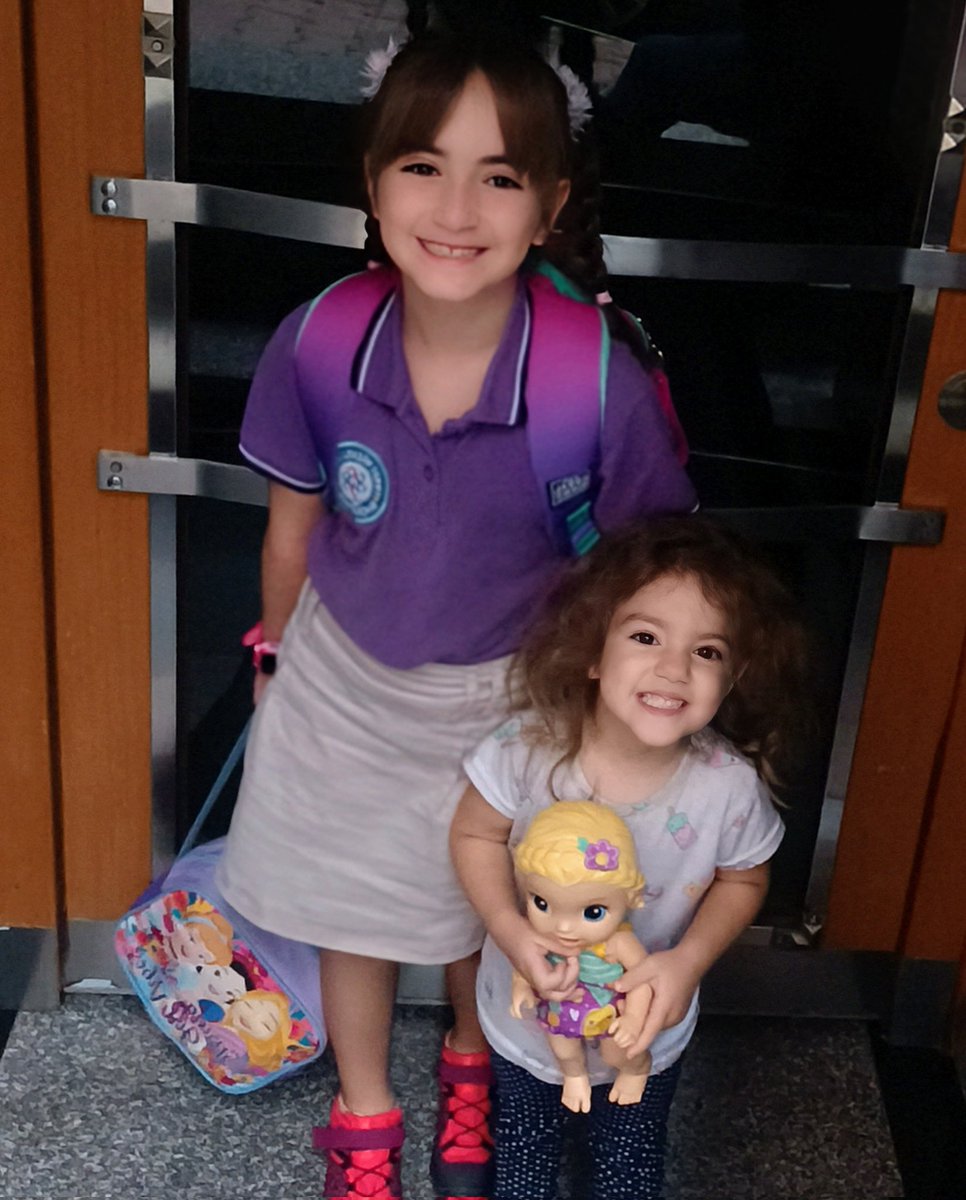 Dünya Kız Çocukları Günü Kutlu Olsun.

#Dünyakızçocuklarıgünü

Kralların taçları
Beni bağlar büyü mü?
Orduları açamaz
Gönlümdeki düğümü.
Saraylarda süremem
Dağlarda sürdüğümü.
Bin cihana değişmem
Şu öksüz Türk'lüğümü...