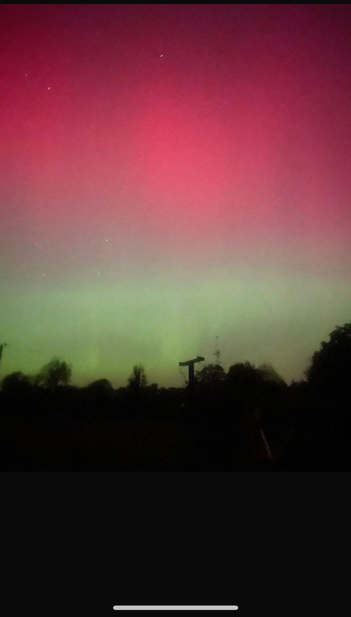Northern lights over <a href="/Loughmore_Gaa/">Loughmore-Castleiney GAA Club</a> last night 🇧🇾.