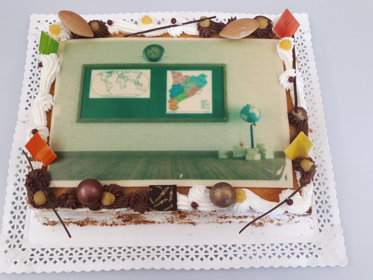 Emotiu acte de reconeixement al professor de <a href="/Geografia_UAB/">Geografia UAB</a> Antoni Ramon, amb motiu de la seva jubilació. La glossa a anat a càrrec d'en <a href="/ToniDura1/">Antoni Durà</a>. <a href="/acebolladaf/">Àngel Cebollada</a> @Marc_Pares <a href="/asunblancor/">Asun Blanco Romero</a> <a href="/annabadiap/">Anna Badia Perpinyà</a> <a href="/tonilopezga/">Toni López-Gay</a>