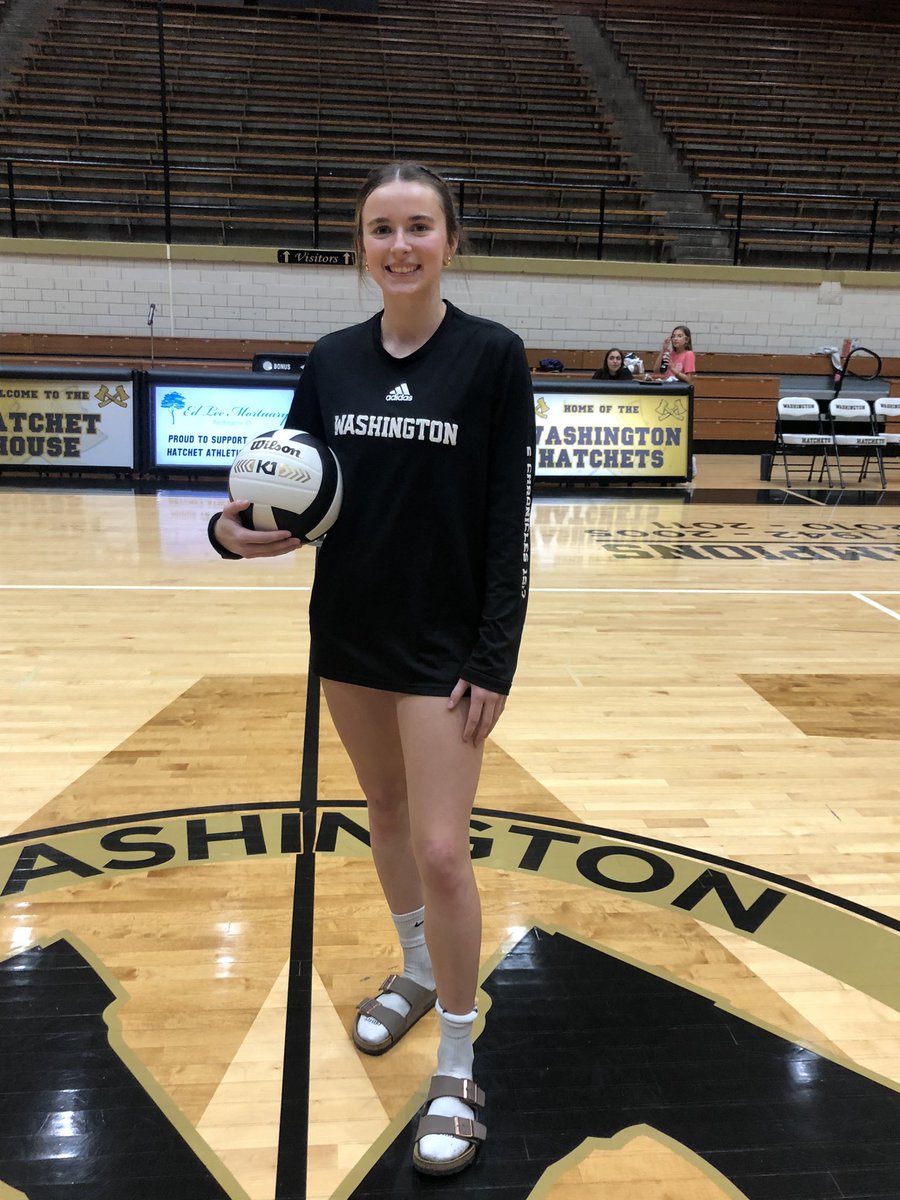 KG gets another milestone! She recorded her 1000th dig last against Boonville on Senior Night! High competitor, great teammate, does whatever it takes to win! She is always TEAM FIRST!  Congrats Kenna Garland! 🖤💛
<a href="/kennagarland5/">Kenna Garland</a>