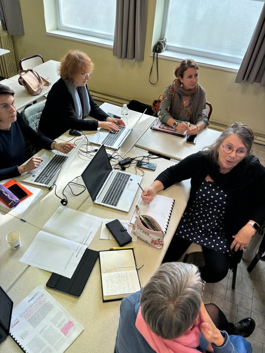 JBricout02's tweet photo. #education 
Les formateurs référents maternelle se réunissent sur un sujet essentiel : les TPS.
Au programme : Elaboration de grilles d’observations du formateur sur le langage, des apprentissages pré-numériques et de l’aménagement de l’espace.
@OlivierPetit02 @DSDEN_Aisne https://t.co/o6RtfIgaC3