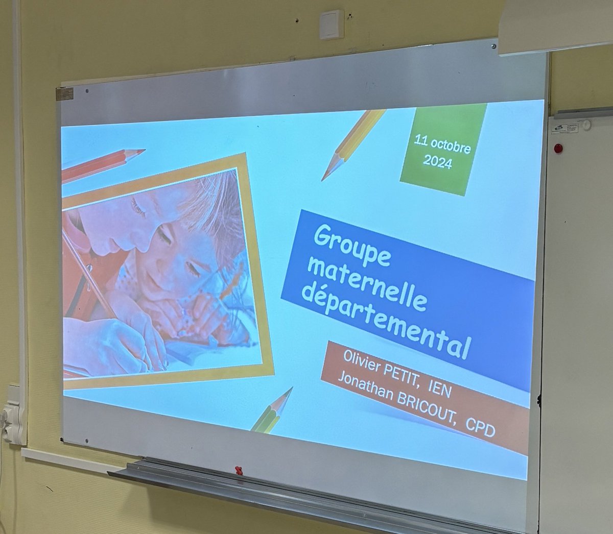 JBricout02's tweet photo. #education 
Les formateurs référents maternelle se réunissent sur un sujet essentiel : les TPS.
Au programme : Elaboration de grilles d’observations du formateur sur le langage, des apprentissages pré-numériques et de l’aménagement de l’espace.
@OlivierPetit02 @DSDEN_Aisne https://t.co/o6RtfIgaC3