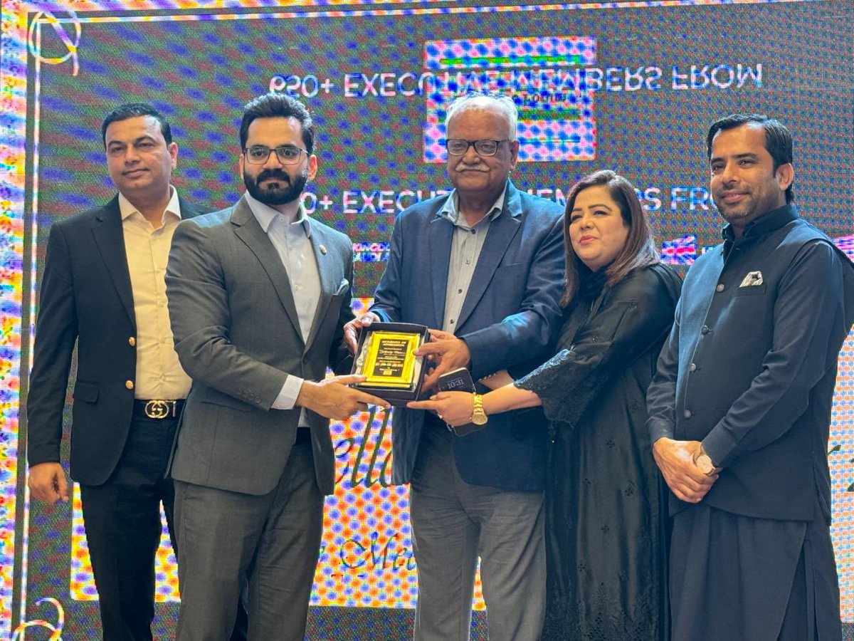 SaimaAgha17627's tweet image. MPA Saima Agha, Parliamentary Secretary for Sports and Youth Affairs, graced the Annual Fellowship Dinner 2024 hosted by TCN Executive Forum.

#mpasaimaagha #Globslwinningforum #sportsandyouthaffairs #PPP #PPPDigital #PPPKarachi #syedwaqarmehdi #AsifMoosa #TCN #ExecutiveForum