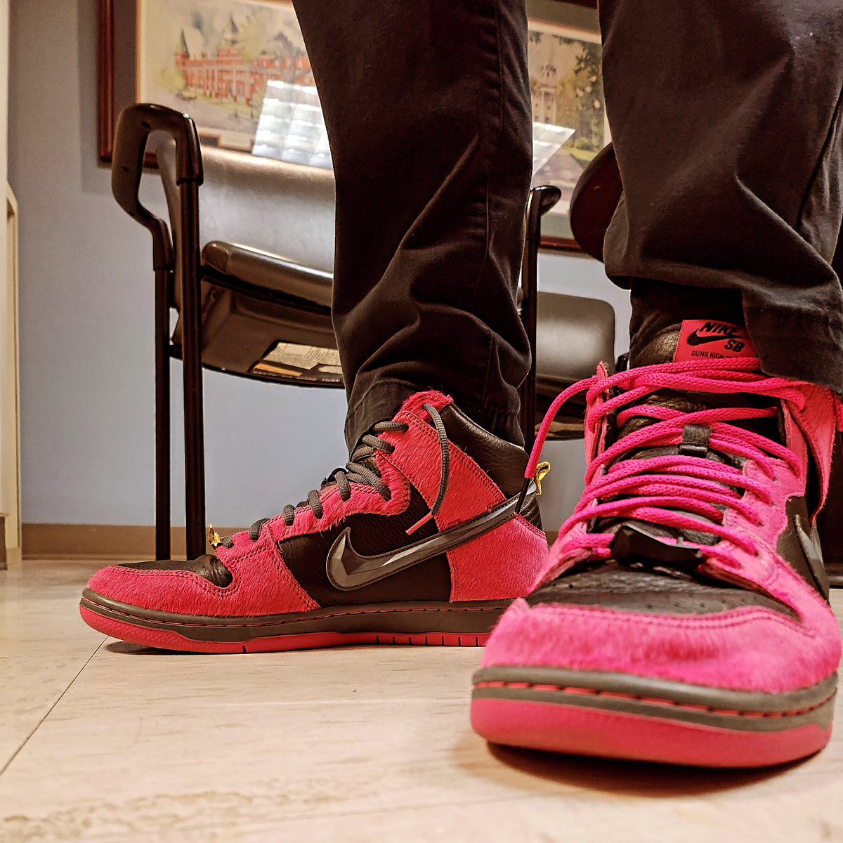 xbenzerox's tweet photo. Its #pinkoutfriday at the hospital for #breastcancerawareness and I'm rocking my pink. @runthejewels x @nikesb Dunk highs today after a reachback to pick these up. #snrkskickcheck #sneakers #SNKRS #sneakerhead #kotd #whatsonfeet #workfits #wearyourkicks https://t.co/MM3zrw1lrj