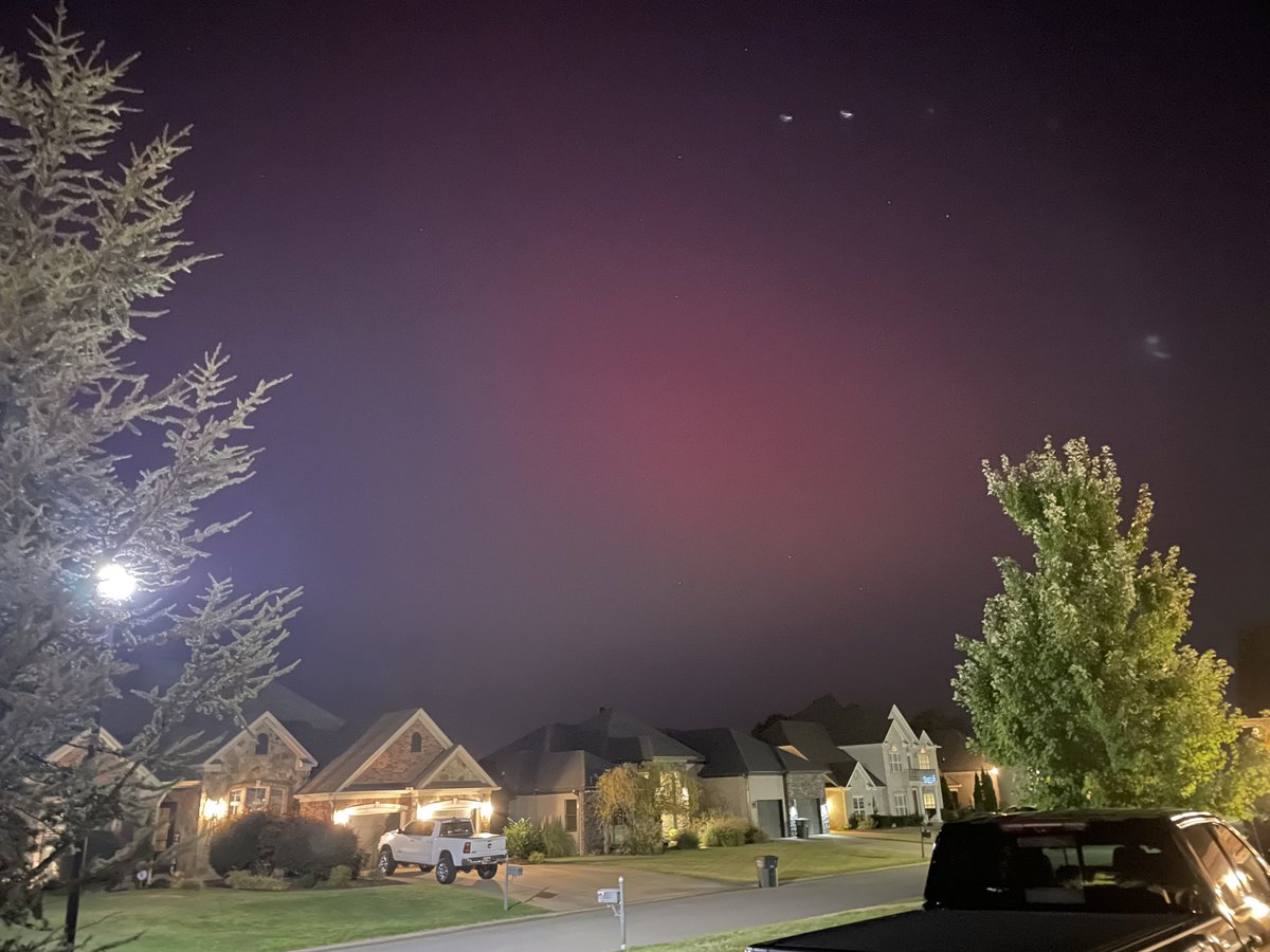 Conway, Arkansas view of the Northern Lights last night. From my son’s front yard. 

#northernlights