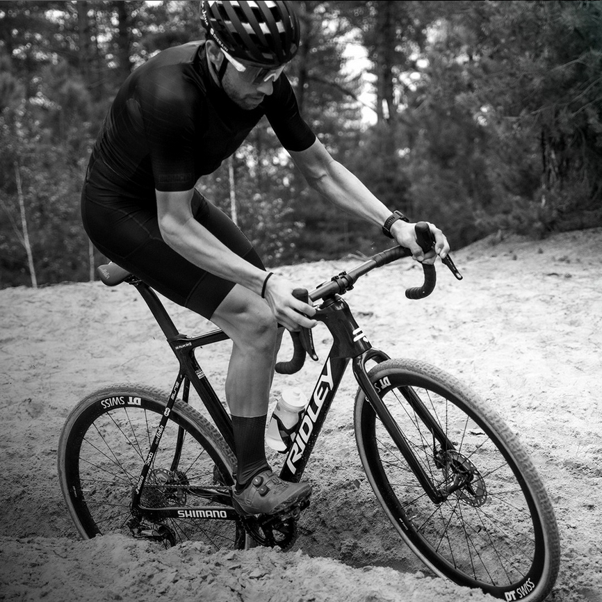 El equipo @ridleyracingteam nos muestra más detalles de la bici de <a href="/felipeorts15/">Felipe Orts Lloret</a> : Shimano, DT Swiss, Lazer y por supuesto <a href="/Ridley_Bikes/">Ridley Bikes</a>