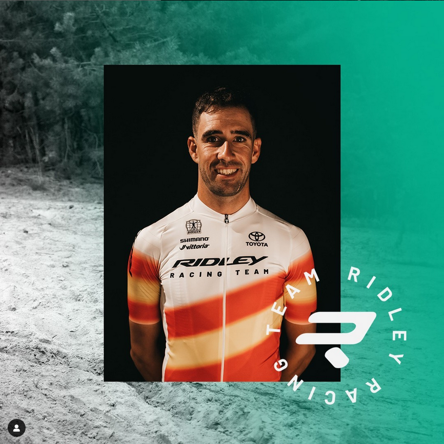 La ropa para el ciclocross, con el condicionante de ser campeón de España, apuesta por un modelo innovador, pero clásico. Culotte negro y maillot con parte alta blanca y mangas y parte frontal rojigualda