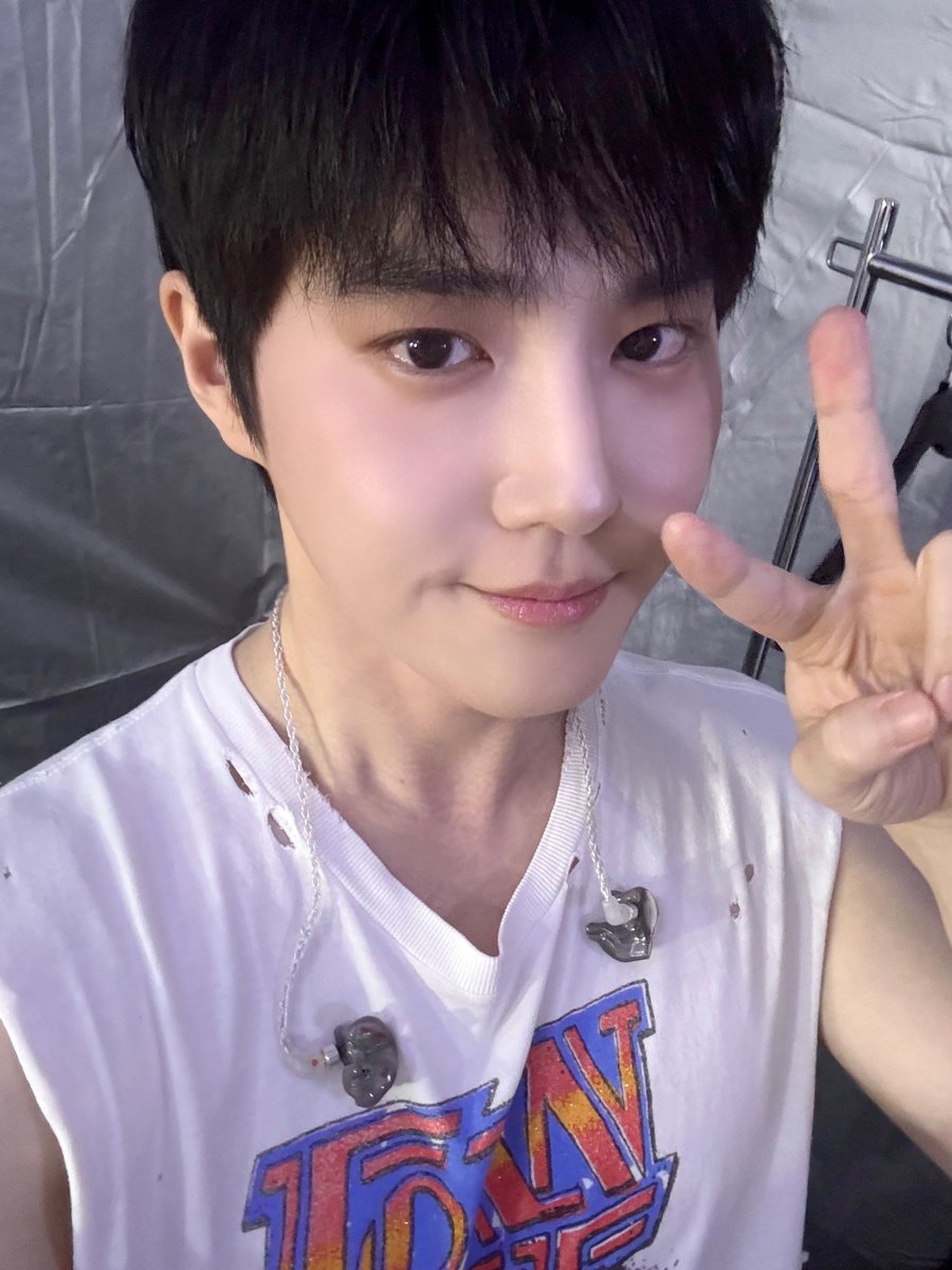 ✧*.🐰✌️.*✧

#SUHO #수호
#EXO #엑소 #weareoneEXO
#SUHOME #Osaka