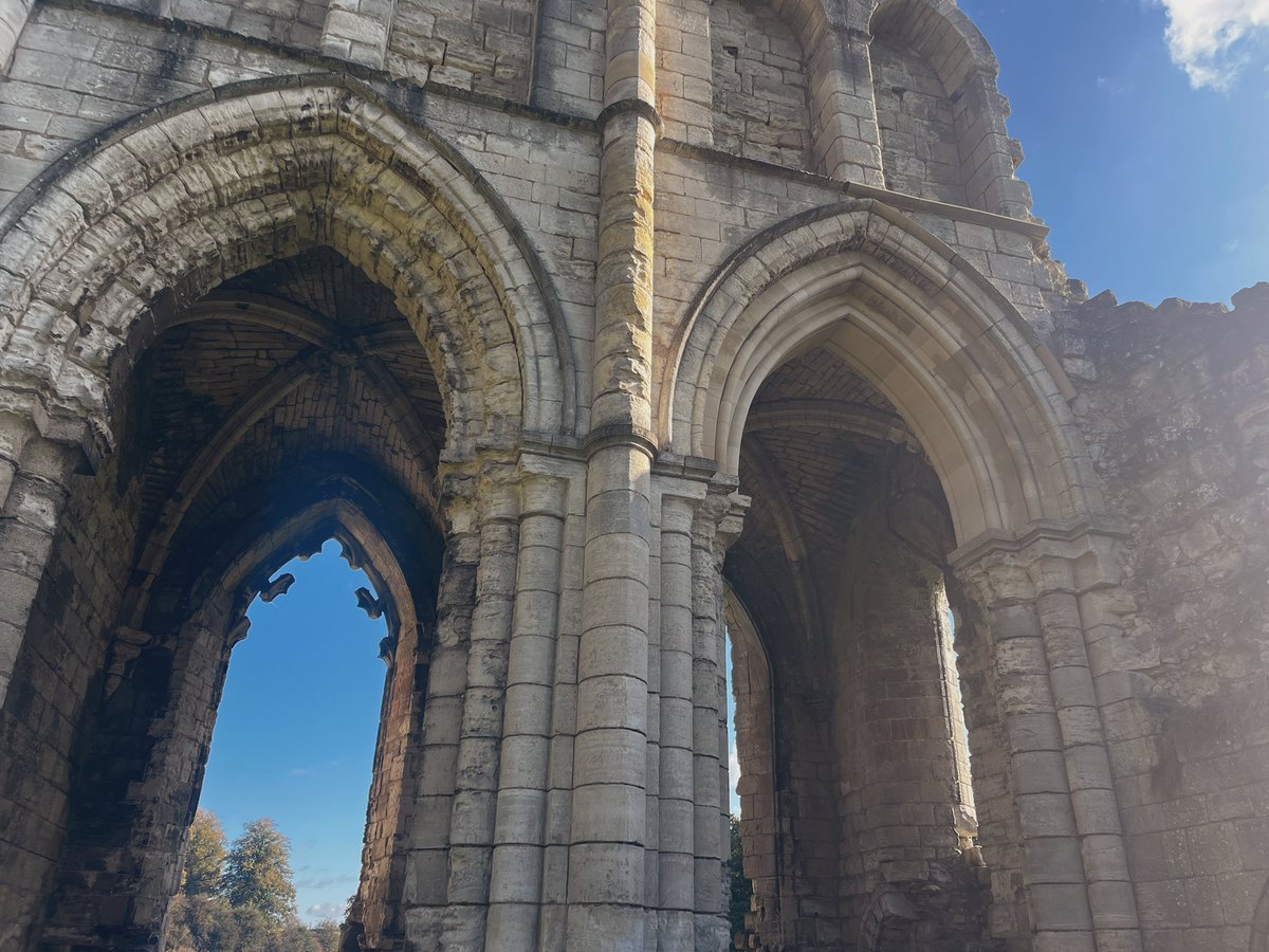 So lucky to be given a tour of Roche Abbey by Niall of <a href="/EnglishHeritage/">English Heritage</a> - a beautiful site just outside of Maltby. Stunning. ☀️ 🌹