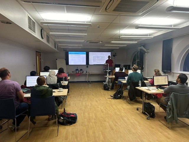 Peter Bill gives a lecture on Long Term EEG Monitoring #paediatriceegcourse24 #eeg #paediatriceeg #ltm <a href="/lengthypete/">Peter Bill</a> <a href="/RCPhysicians/">Royal College of Physicians</a> <a href="/ans/">あんず</a>