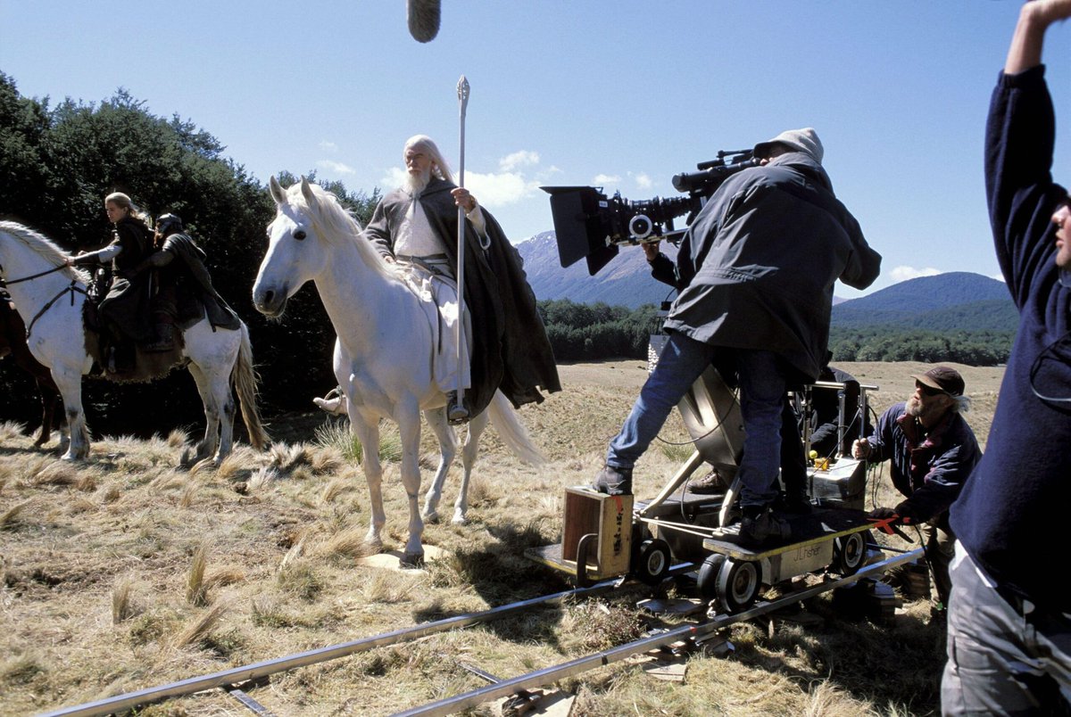 25YearsAgoLive's tweet photo. Filming begins in New Zealand for an upcoming Peter Jackson Lord of the Rings adaptation. https://t.co/LxPSJPmIon