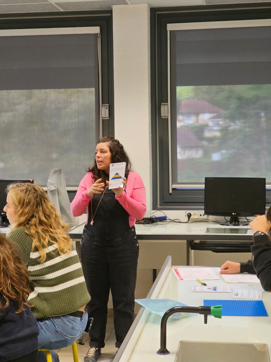 Inria_Bordeaux's tweet image. #FDS2024 l Dernière escale du #CircuitScientifique aujourd&apos;hui au Lycée Pré de Cordy de @VilledeSarlat !

Au programme pour les élèves de 2nde : découverte de la #robotique, du #HPC, de l&apos;#épidémiologie, des #maths, de la #physique et des #SHS notamment !