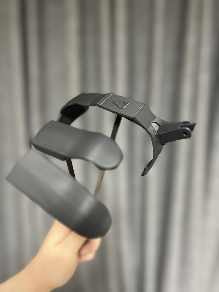 SIVANA_meta's tweet image. 권뺌좌에게 받은 VR악세사리.
3D프린터의 무늬가 남아있어서
사포질 후 무광블랙+마감재로 마무리했습니다.

도색은 유튜브에 업로드하긴 힘들 것 같네요.

#htcvive #viveproeye #Customizing