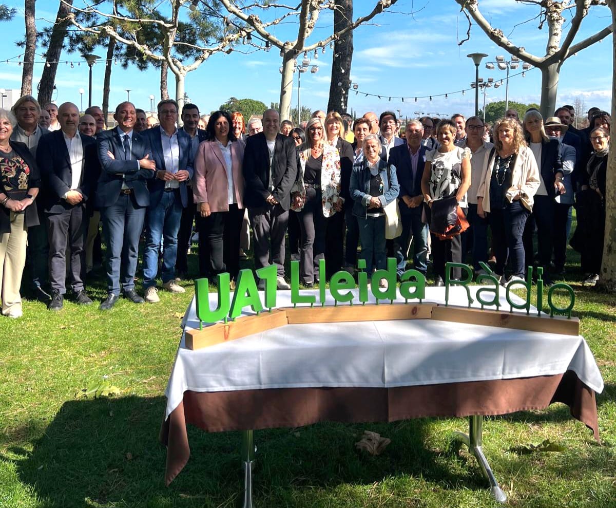govlleida's tweet photo. 📻@Ua1FM ha presentat la seva #novatemporada radiofònica. La #delegada Núria Gil ha agraït a la direcció i a l’equip de professionals i col·laboradors el #rigorinformatiu, la #proximitat, la #pluralitat i l’amenitat amb què s’han guanyat la confiança de la societat lleidatana. https://t.co/k8x9KxBjhx