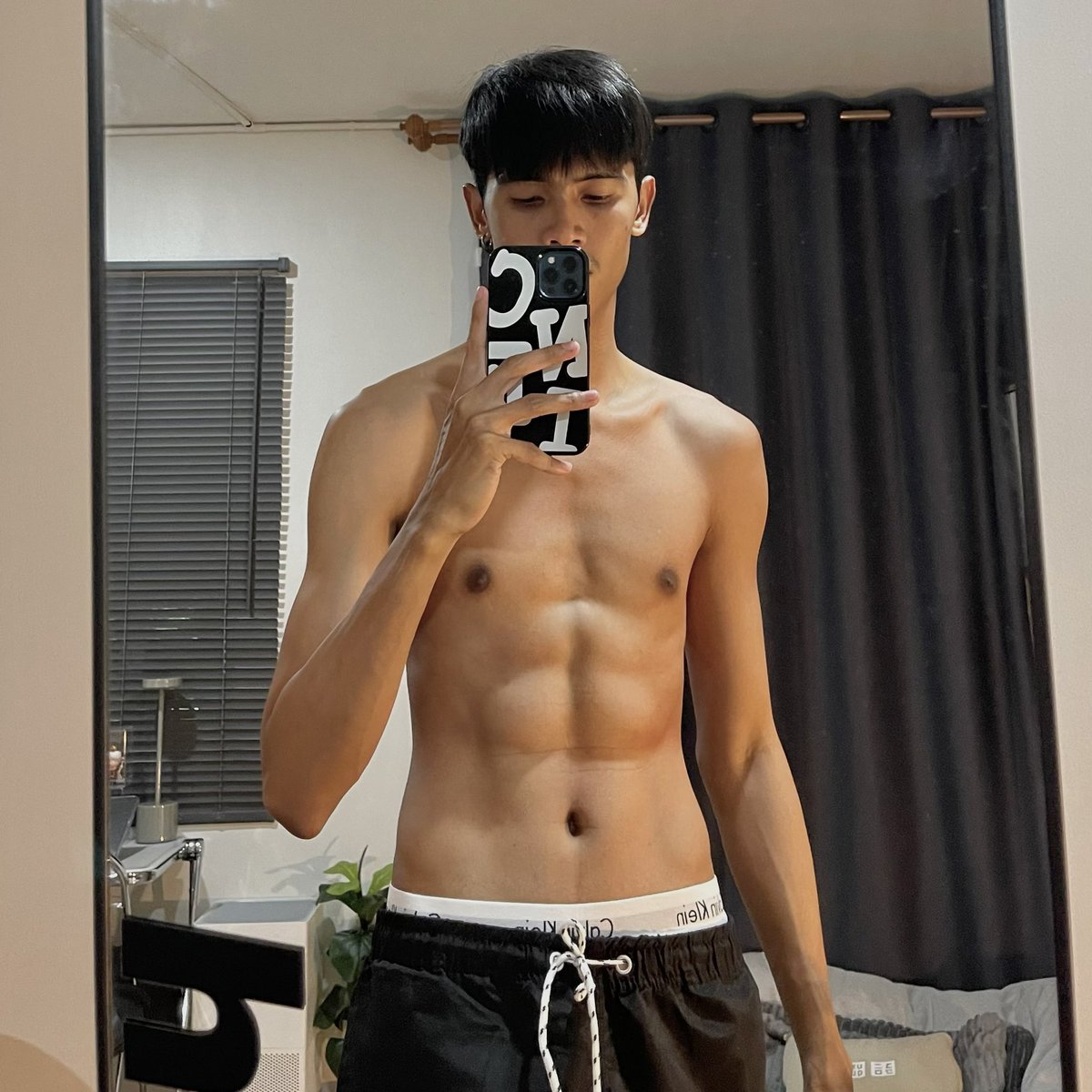 deemcatcher's tweet photo. 1 หรือ 2 https://t.co/FmtEOr4dZm
