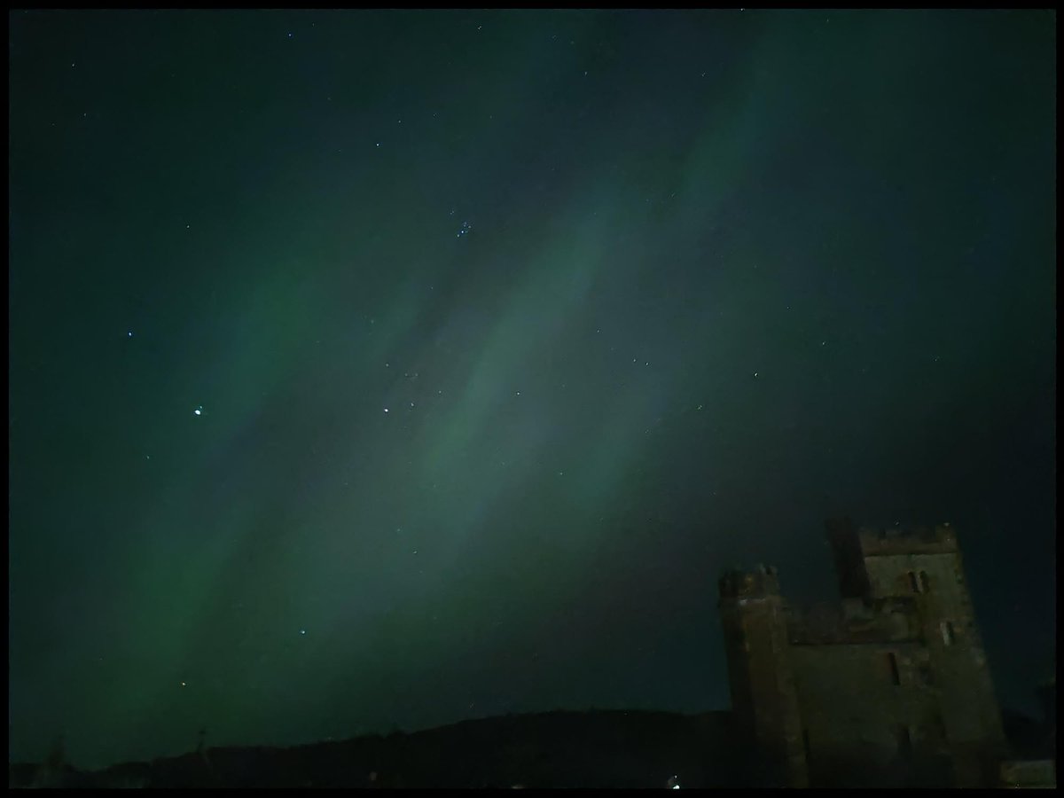 AspdenTom's tweet photo. A few photographs from last night's northern lights from my holiday in Scotland! https://t.co/b67hbuvHsk
