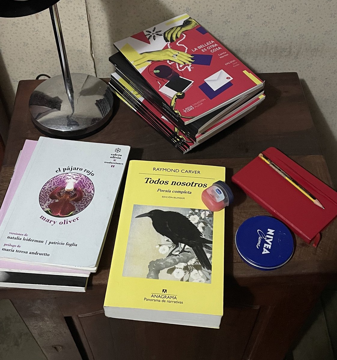 Mi mesa de luz de viaje soy solo una chica