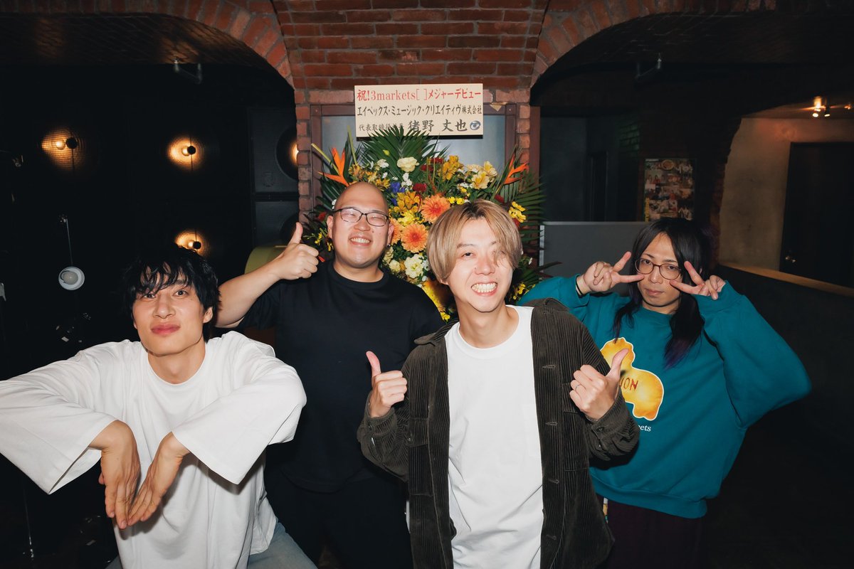3markets's tweet photo. クアトロワンマンありがとうございました！

そして！㊗️今度こそ本当にメジャーデビューが決まりました！㊗️

11/13 avex tracksより…新曲、

「白紙」でメジャーデビューします！！

…大丈夫なの…？？嬉しい！！大丈夫なの！！？嬉しい！！！今度こそ！！！！

あと…ヤンスキありがとう！マジ… https://t.co/tIwiC5wzq5