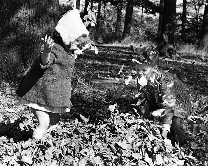 Autumn breeze and vintage vibes 🍁

Photos from Temple University Libraries, Special Collections Research Center Repository Collection, George D. McDowell Philadelphia Evening Bulletin Collection.