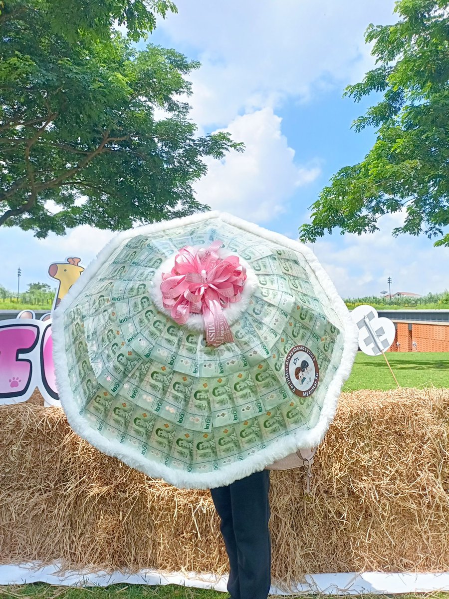 PunnadaF's tweet photo. Congratulations!! 🥳
Delivery successfully and thanks to Mix’s lovely fans for choosing our service ka 🥰🙏💐

 #MIXXIWGraduationDay #mixxiw https://t.co/dJFI05fM22