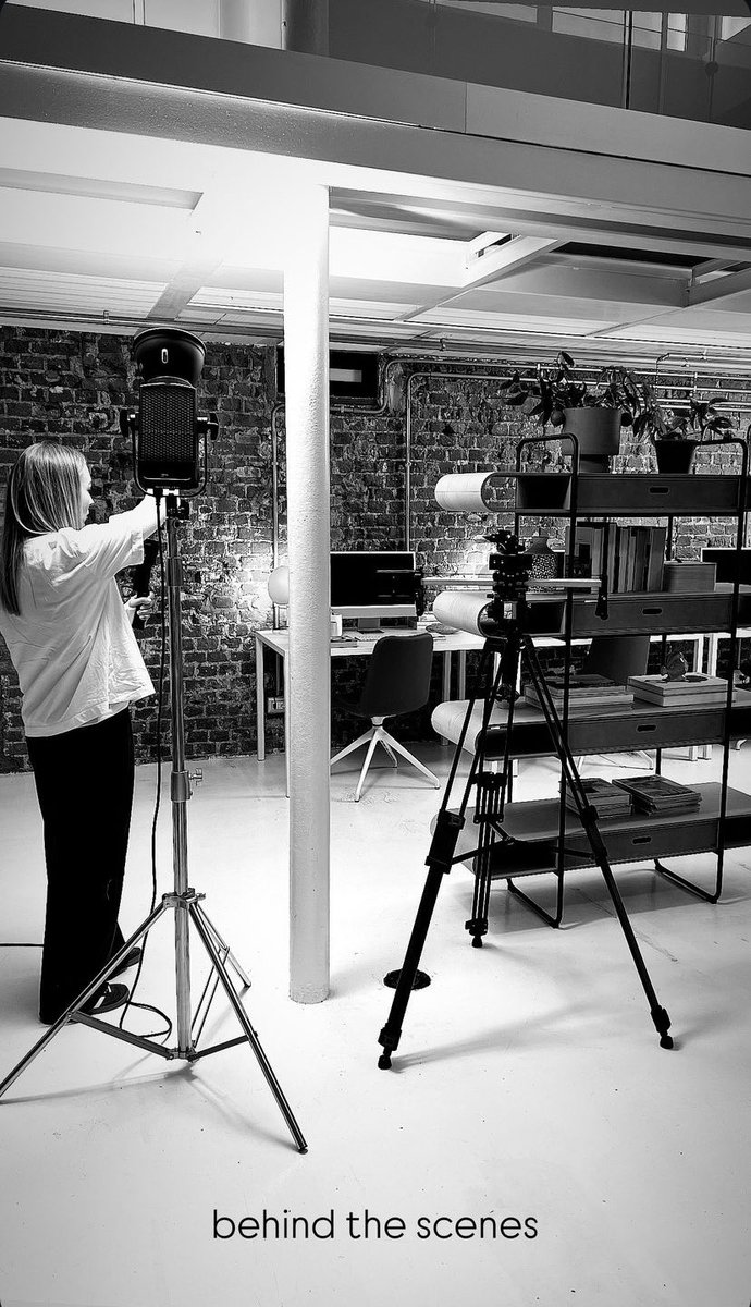 Shooting day 🥰 <a href="/midjspa/">MIDJ</a> 
Apelle bookcase. THANKS 💃💚☺️
midj.com/products/colle…
#apellecollection #interiordesign #interior #deco #midjspa #midj #beatrizsempere #photooftheday #photographylovers #attimi #shooting #shootingday📸  <a href="/paolovernier/">Paolo Vernier</a>