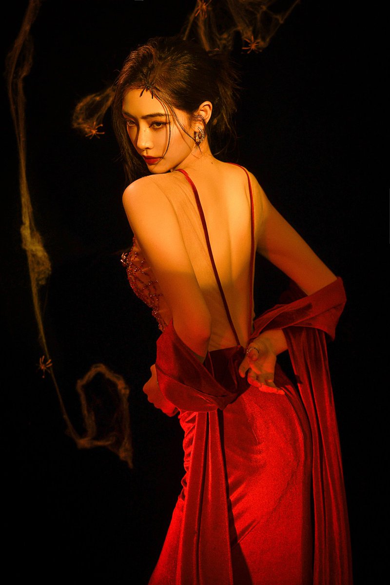 xu jiaqi wearing a rillkem ss24 dress