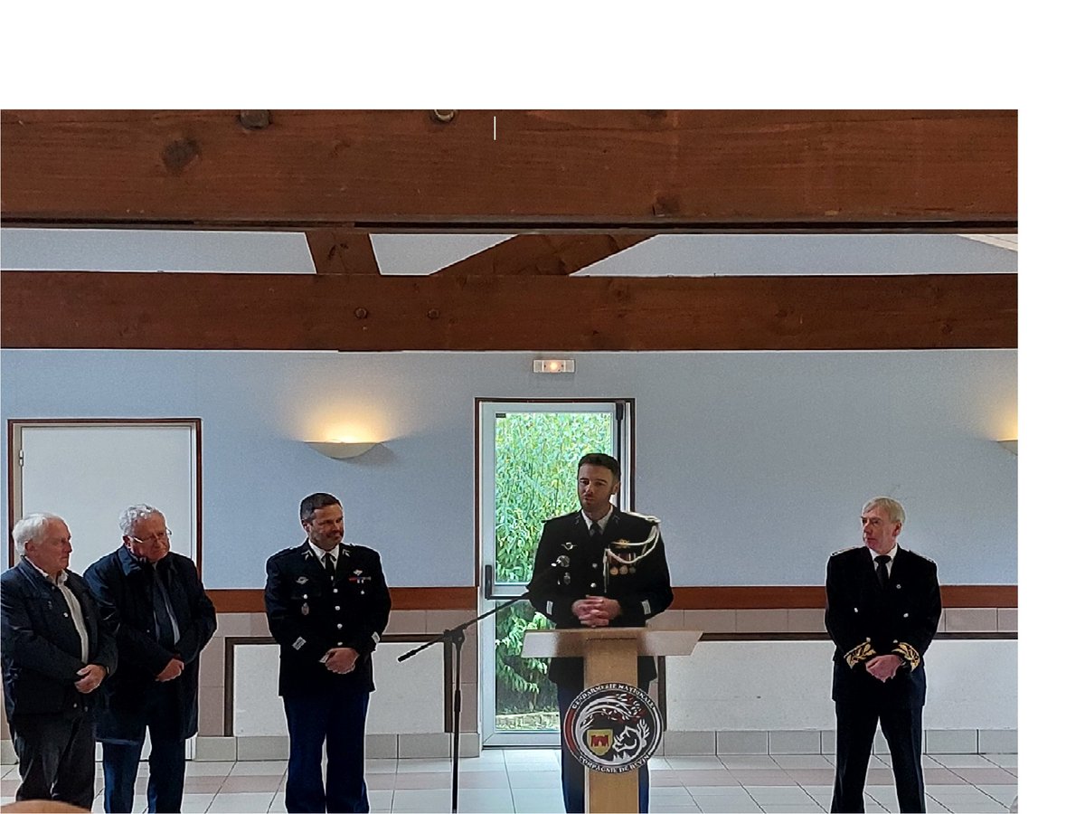 Prefet08's tweet photo. #prisedecommandement | 11/10 : Cérémonie de prise de commandement de la compagnie de gendarmerie de Revin par le chef d’escadron Arnaud HALLEZ, en présence de Joël DUBREUIL, SG du @Prefet08 & du Col. Richard PELATAN, commandant du Groupement de Gendarmerie Départementale https://t.co/Iu8VHR0l5h