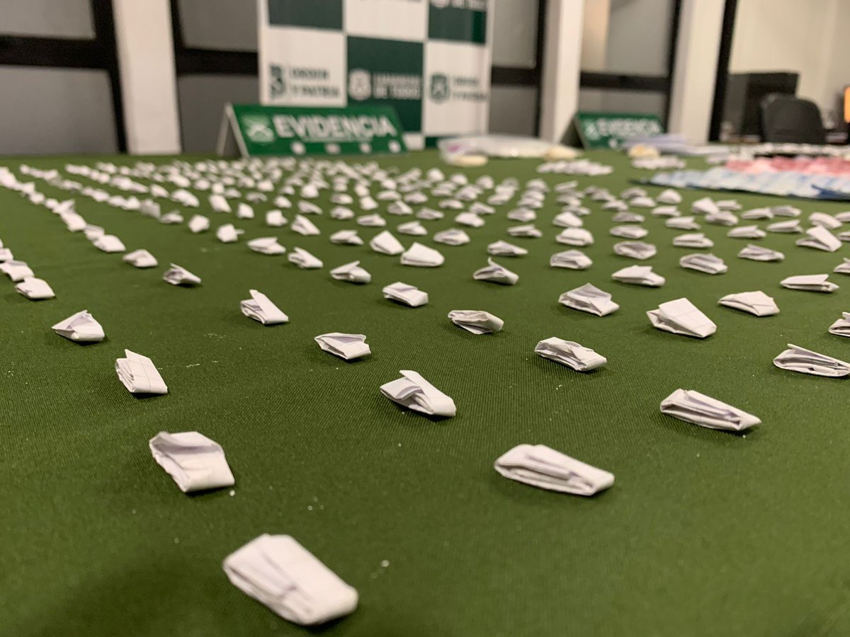 CarabBioBio's tweet image. Una investigación del #OS7 Los Angeles, finalizó con un detenido por microtráfico de drogas, quien mantenía en su poder pasta base de cocaína dosificada y dinero en efectivo.
#LaPrevencionesnuestraesencia