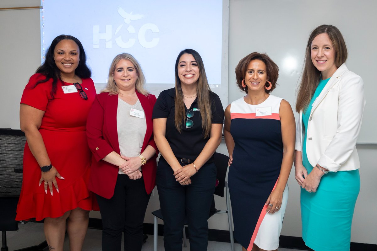 Equinor_US's tweet photo. We teamed up with @girls_inc to encourage local high school students to engage with industry leaders about careers, college, STEM and more 💪👧. On International #DayoftheGirl we are proud to work with these #strongsmartbold girls to continue a legacy of leadership. https://t.co/Fdk2YztjYY