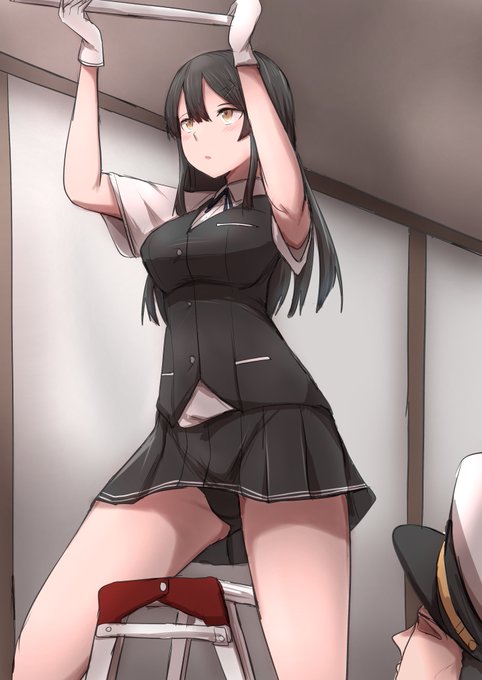 お題の脚立の上で作業していて提督に下からパンツを覗かれてる親潮ちゃんです。 