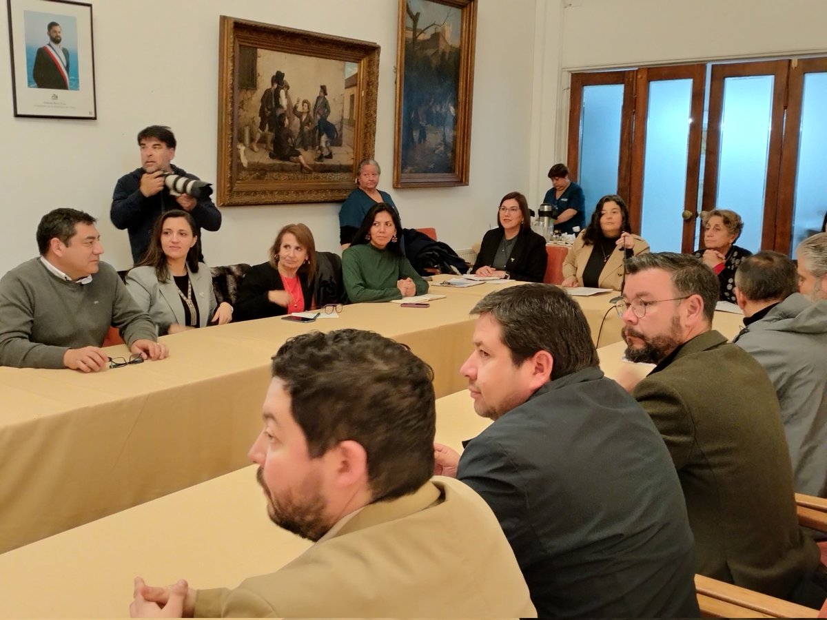 En Concepción la Delegada Presidencial Paulina Purrán participa de un Gabinete extraordinario junto a la Ministra del @mopbiobio Jessica López y la Subsecretaria Nicole Cardoch abordando temas de la cartera junto a las autoridades de Biobío y en concordancia con la realidad local