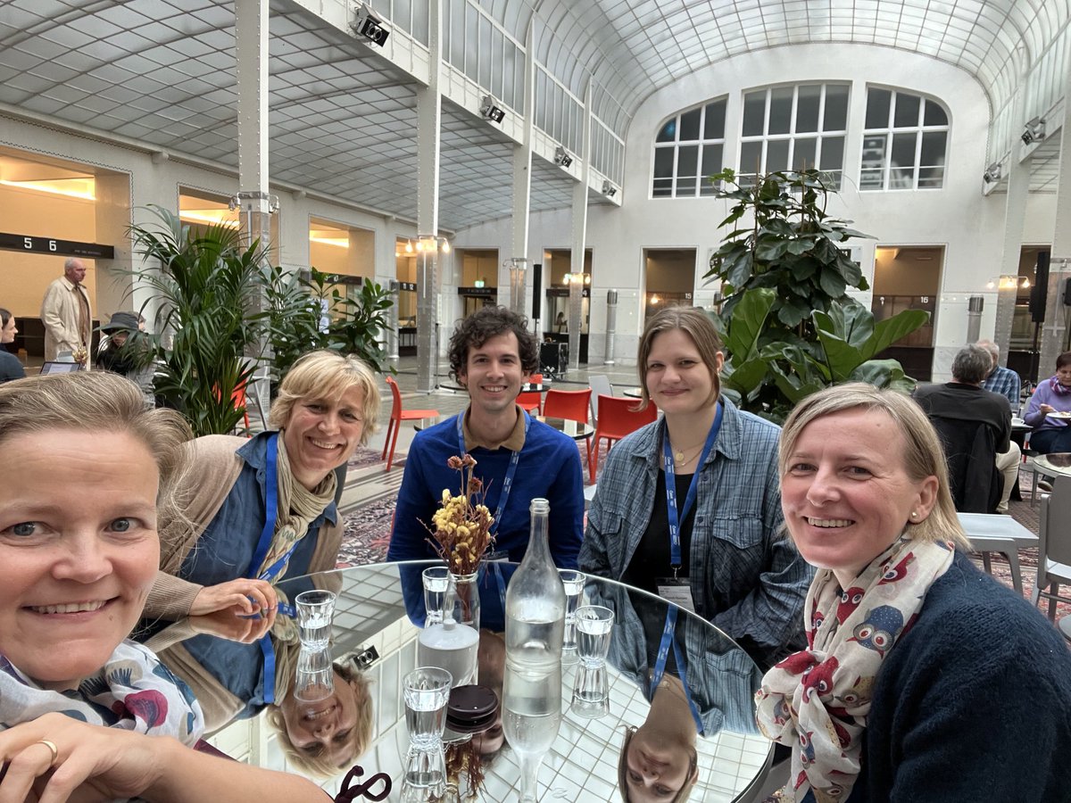 RebaySalisbury's tweet image. Time for a quick project meeting over lunch @oeai_oeaw with lovely colleagues 😊