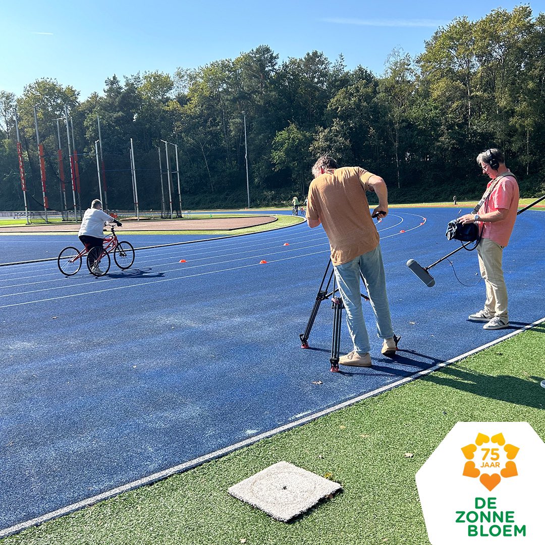 Vanmiddag  bij Tijd voor MAX zie je Dinie, die meedoet aan het framerunning-evenement van de Zonnebloem en de Van Lanschot Kempen Foundation. Dinie liep na een rugoperatie een dwarslaesie op. Toch probeert zij steeds weer nieuwe ervaringen op te doen.🧡 #WeekVanDeToegankelijkheid