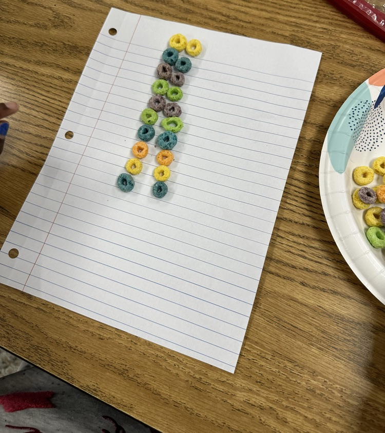 DCEsuperhornets's tweet photo. First graders are turning math into a colorful adventure, building tens and ones with Froot Loops—learning has never been sweeter! #SnapshotsofLearning https://t.co/U6aJvjZhRV