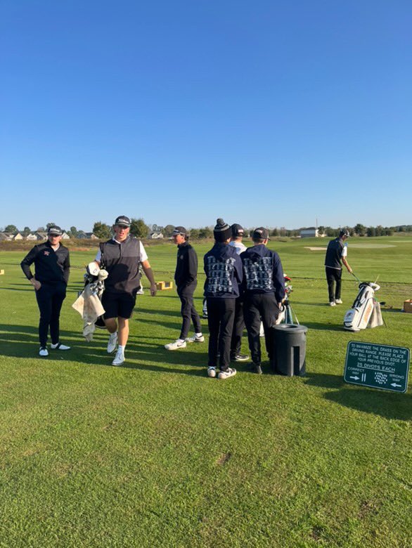 MiamiValleyGolf's tweet photo. Best of luck today to the National Trail #Blazers, seen here warming up this morning 🌞They are competing in the #OHSAA Division 3 State Golf Tournament today and tomorrow at Northstar Golf Club🔥
And good luck to Ross Dietz, representing #Botkins, in the State Tournament🙌🏼 #golf https://t.co/poXn9VtMIl