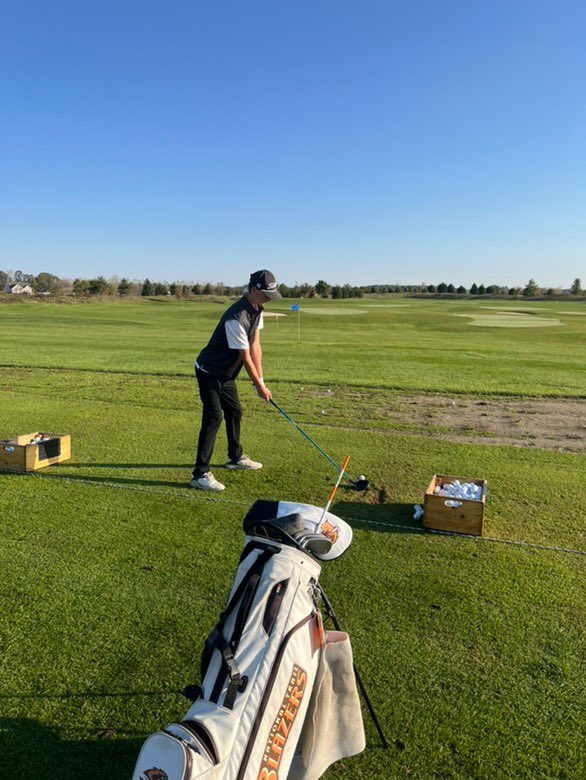 MiamiValleyGolf's tweet photo. Best of luck today to the National Trail #Blazers, seen here warming up this morning 🌞They are competing in the #OHSAA Division 3 State Golf Tournament today and tomorrow at Northstar Golf Club🔥
And good luck to Ross Dietz, representing #Botkins, in the State Tournament🙌🏼 #golf https://t.co/poXn9VtMIl