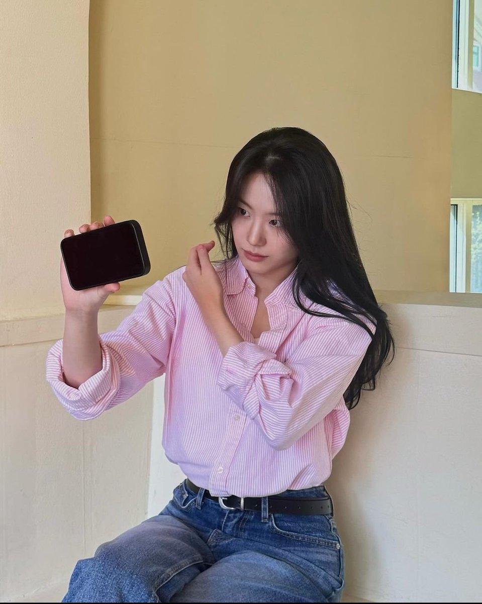 fromis_9INDIA's tweet photo. [#Navatri special] 

Day 8 - Pink 🩷
#LeeSaerom #SongHayoung #JangGyuri https://t.co/jV8eN65wnx