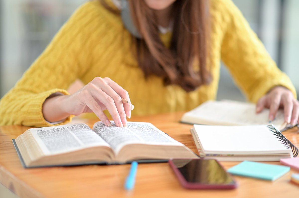 NUEVO CURSO
"La escritura de manuales didácticos universitarios"
a cargo del equipo del "Programa de Lectura y Escritura Académica"

Inicio miércoles 30/10
Inscripciones hasta el 25/10

Más info:
cse.udelar.edu.uy/2024/10/10/la-…