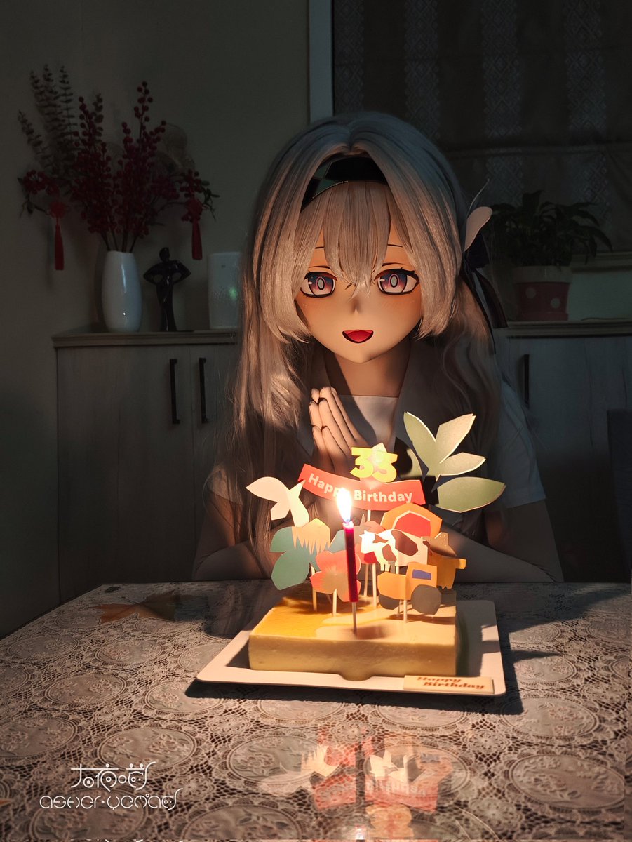 又老了一岁哇🎂🎂真想把蛋糕上的数字永远定格在18岁😇😇
#kigurumi #着ぐるみ #ホタル