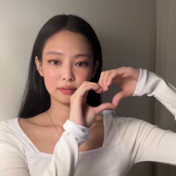 blackpinkbabo's tweet image. WE LOVE YOU JENNIE 🥺🫶🏻