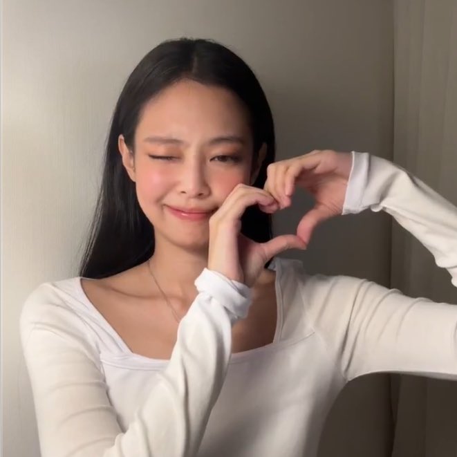 blackpinkbabo's tweet image. WE LOVE YOU JENNIE 🥺🫶🏻